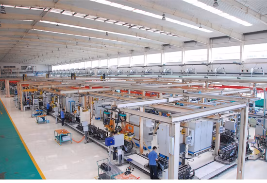 Motor de gas de 4 cilindros Yuchai Yca07n Motor serie para camiones